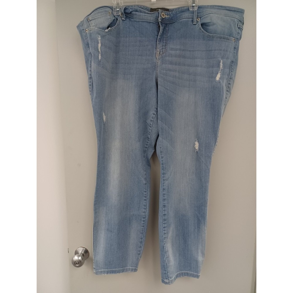 Torrid Premium Luxe Skinny Light Wash Distressed Jeans. Size 26. Plussized.